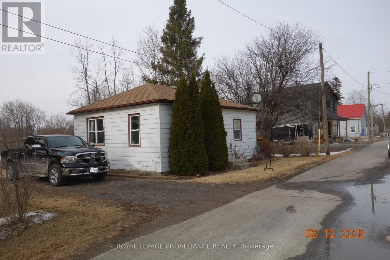381 HUFFMAN STREET Image 6