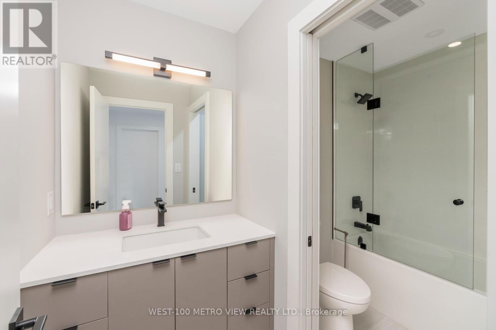 3607 CAROLINIA COURT Image 22