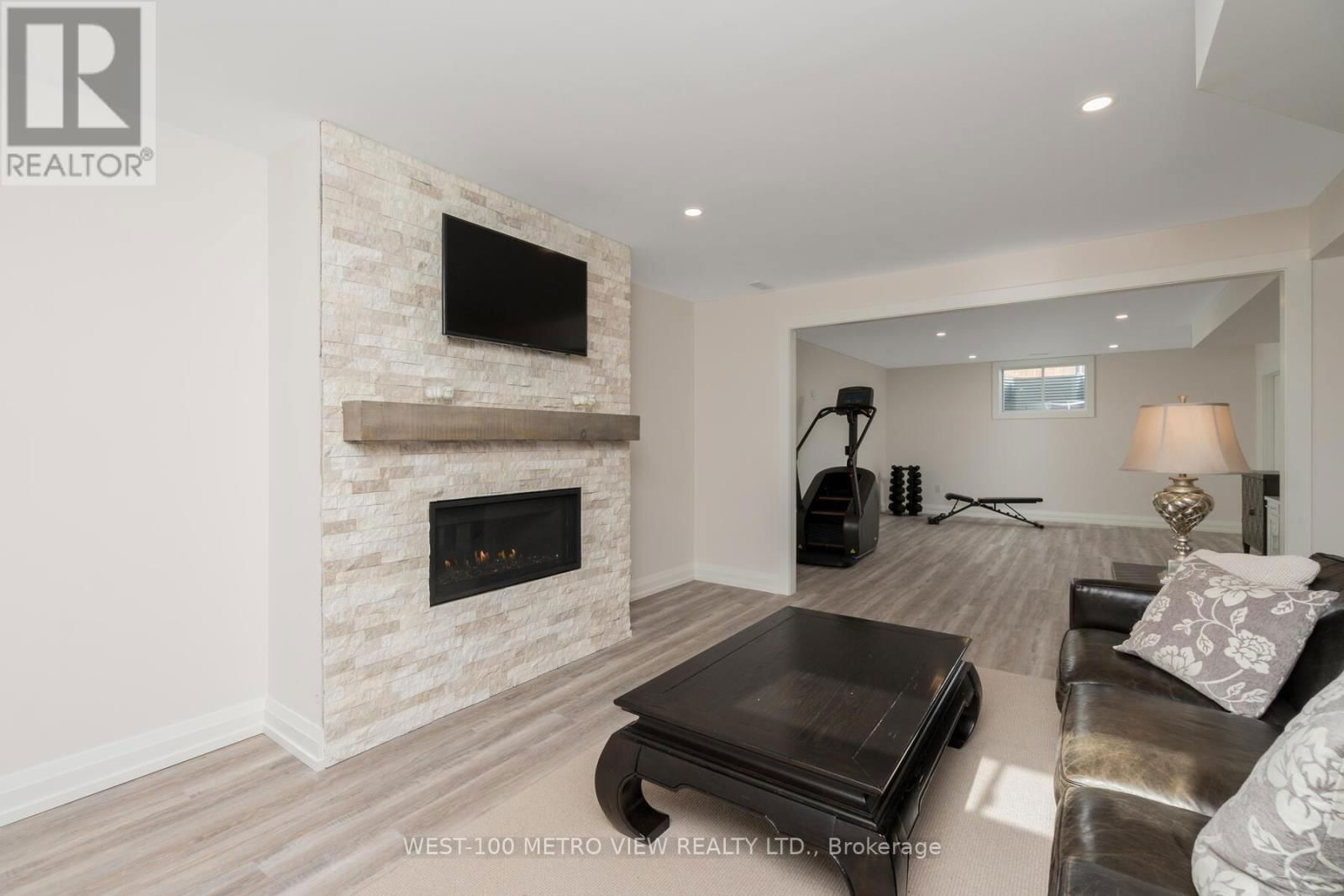 3607 CAROLINIA COURT Image 27