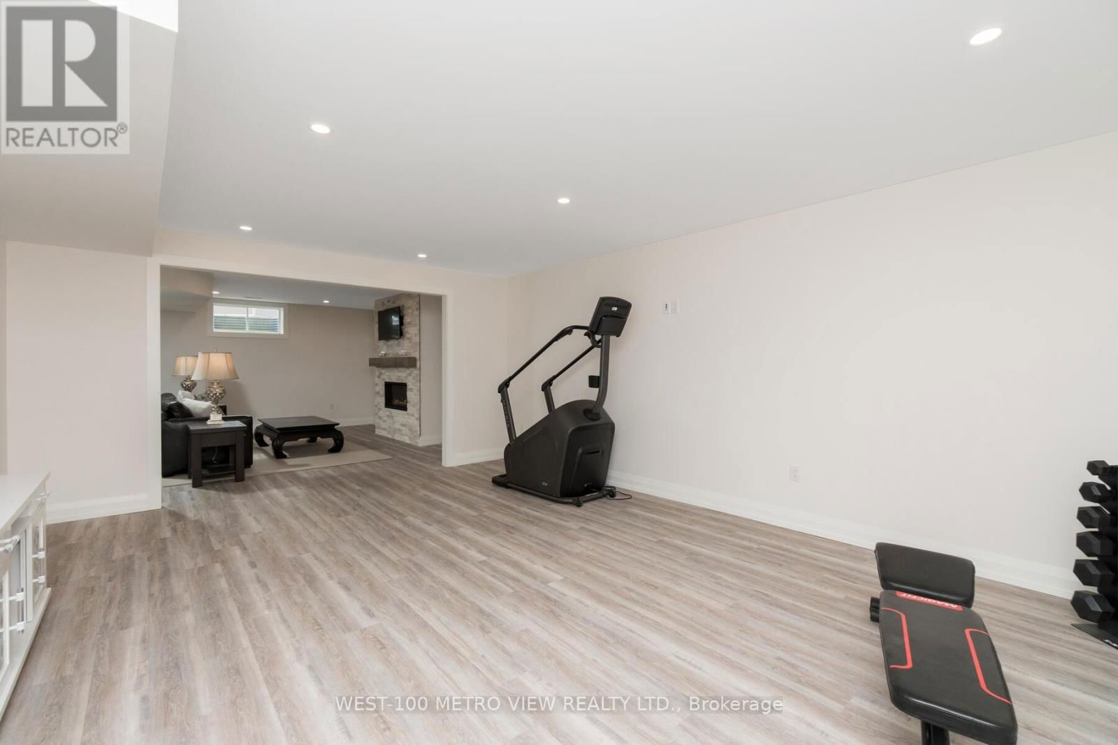 3607 CAROLINIA COURT Image 28