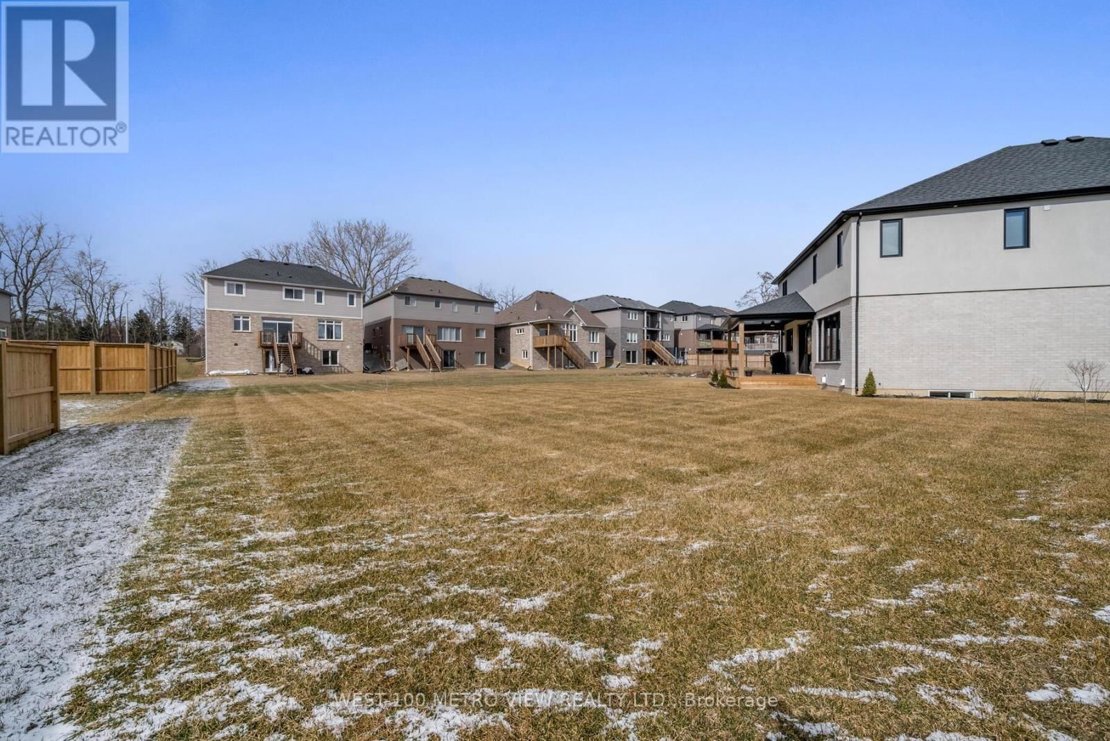 3607 CAROLINIA COURT Image 32