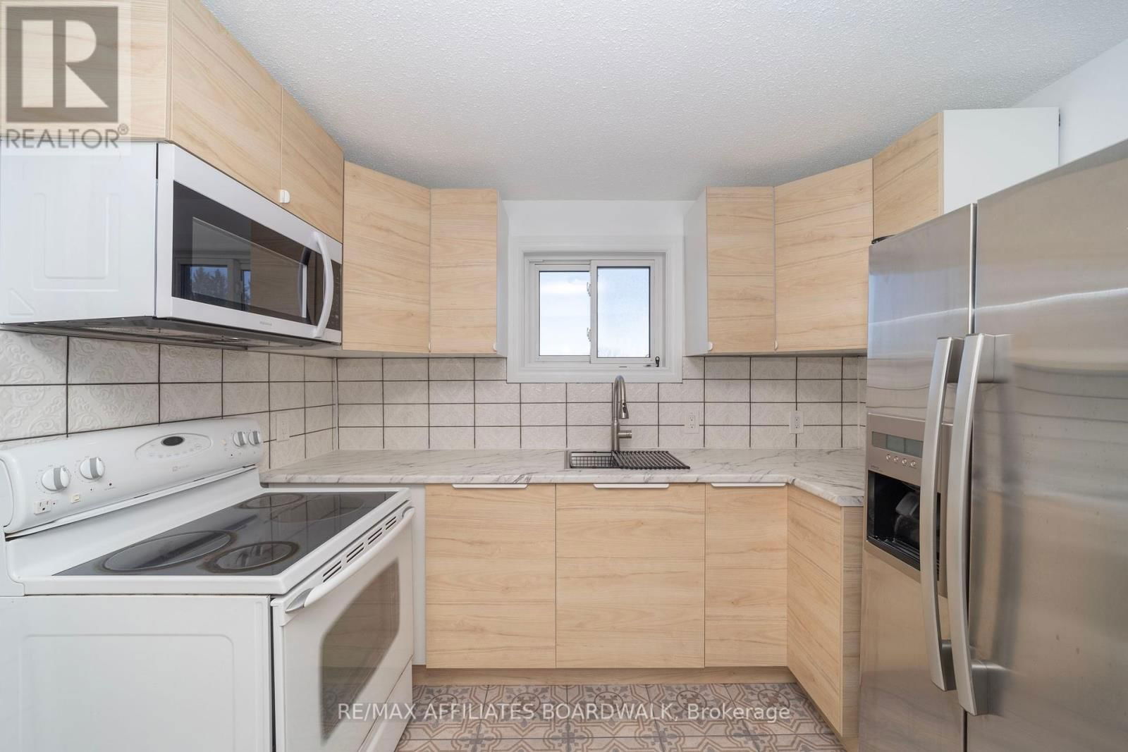 B - 1133 MAISONNEUVE STREET NORTH Image 3