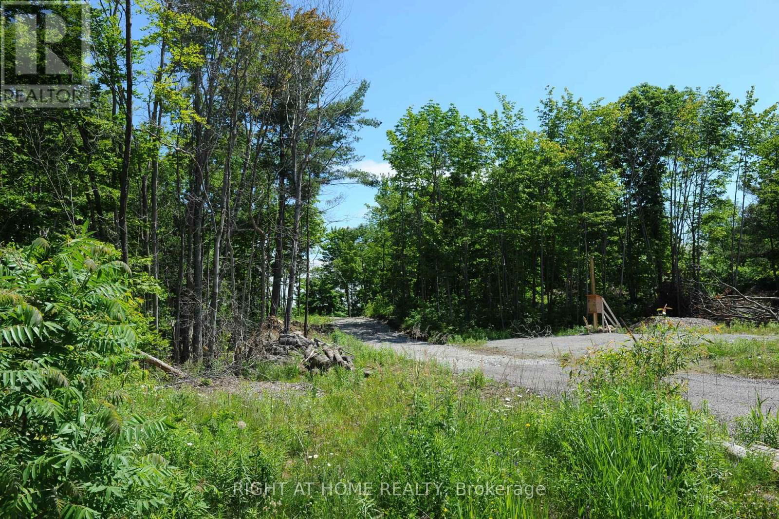22 HAWKINS POINT Image 14
