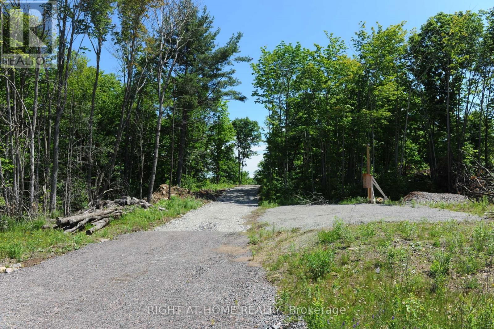 22 HAWKINS POINT Image 16