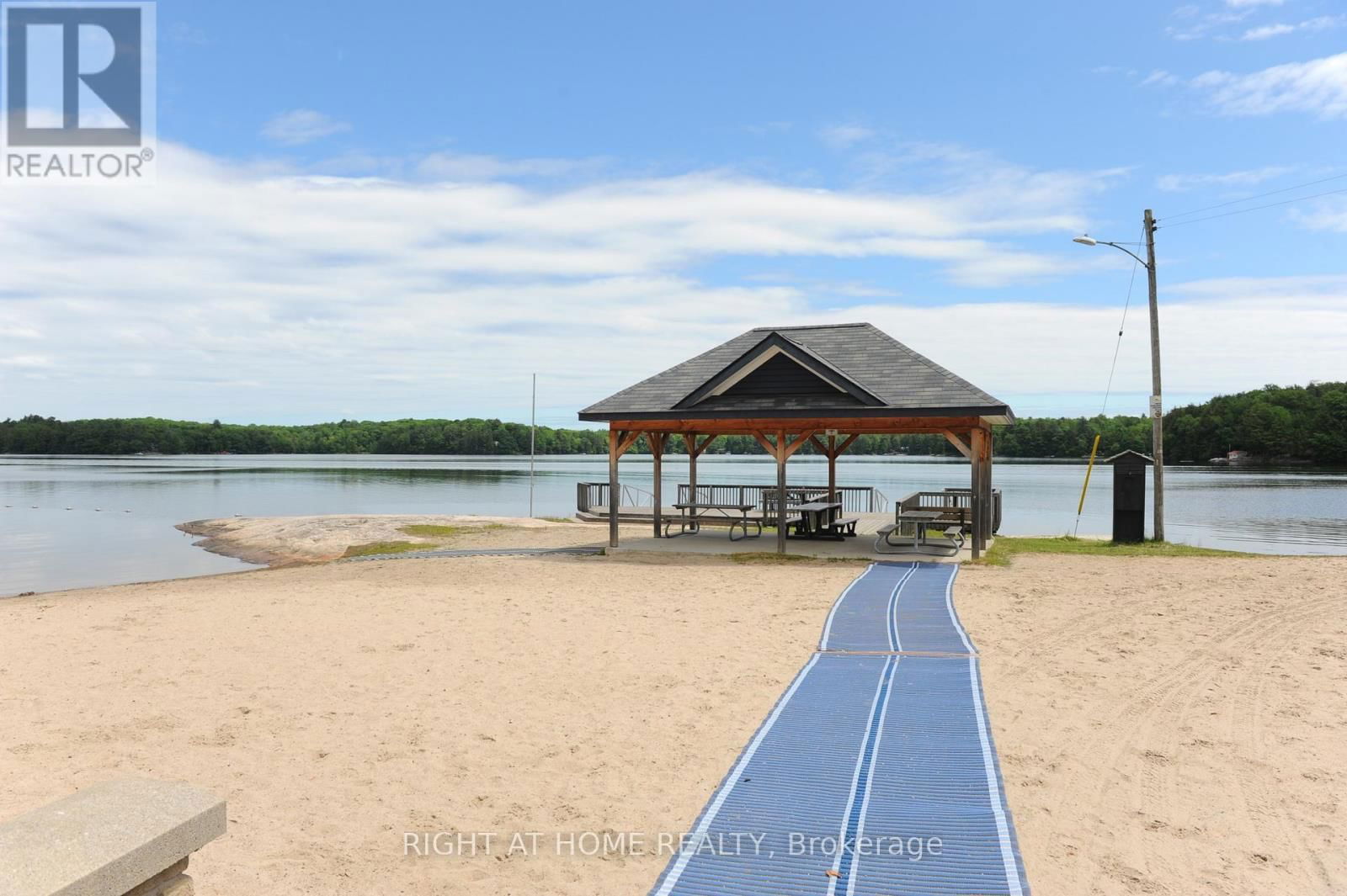 22 HAWKINS POINT Image 28