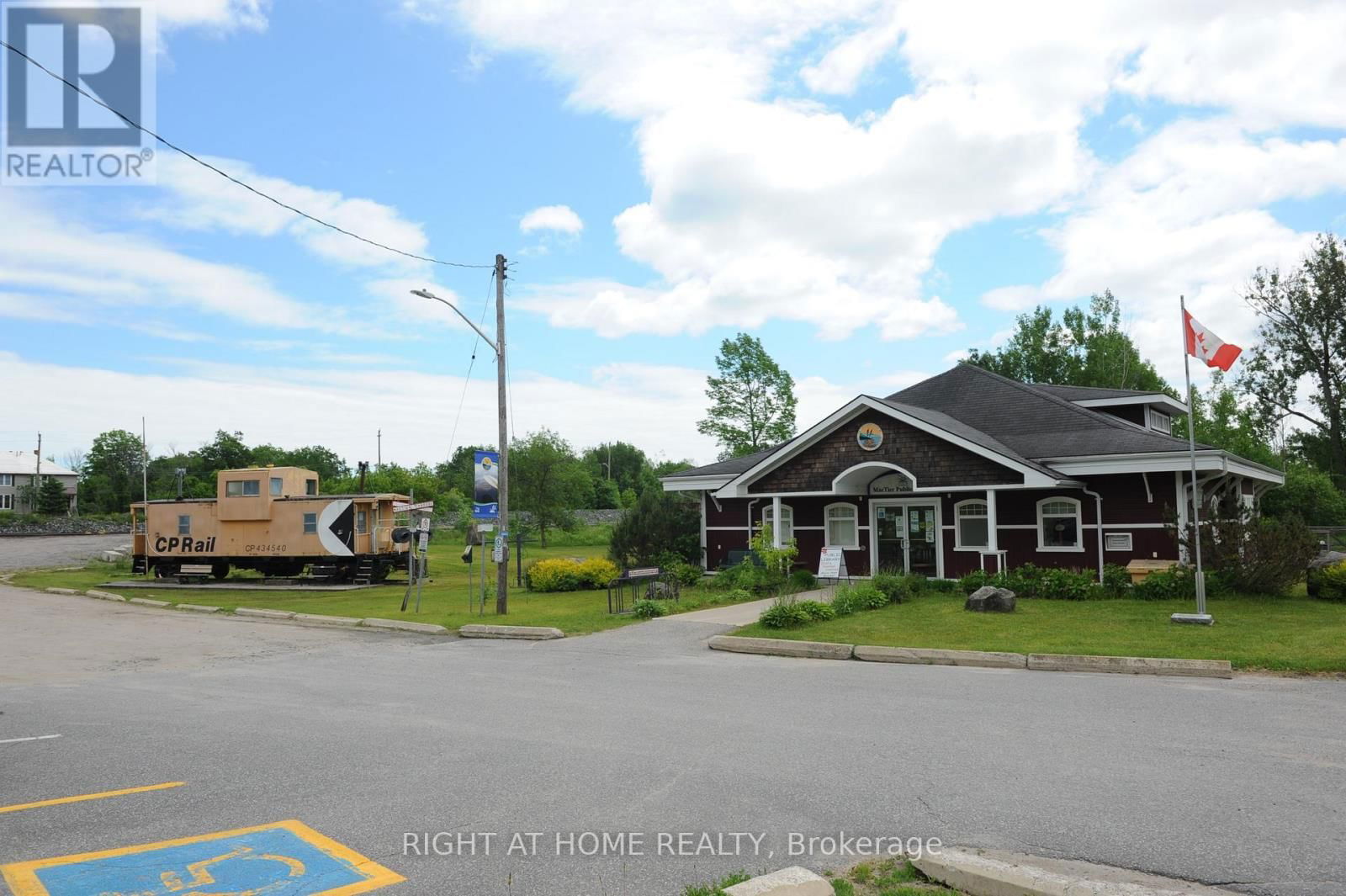 22 HAWKINS POINT Image 33
