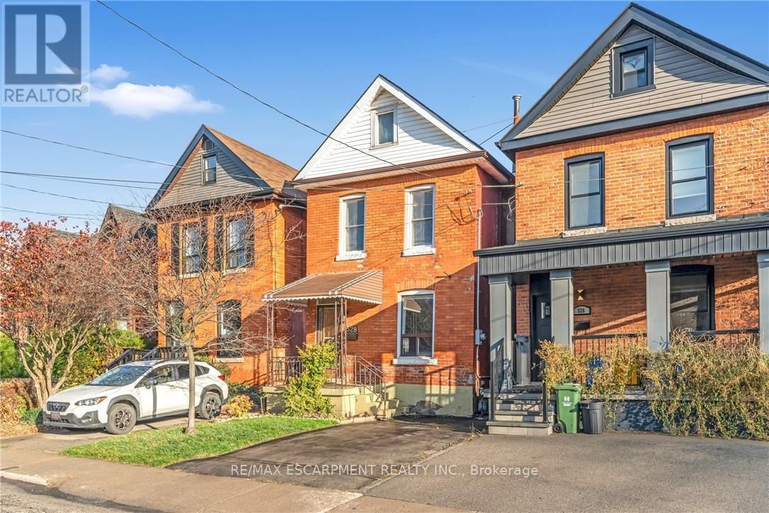 528 HUGHSON STREET NORTH Image 1