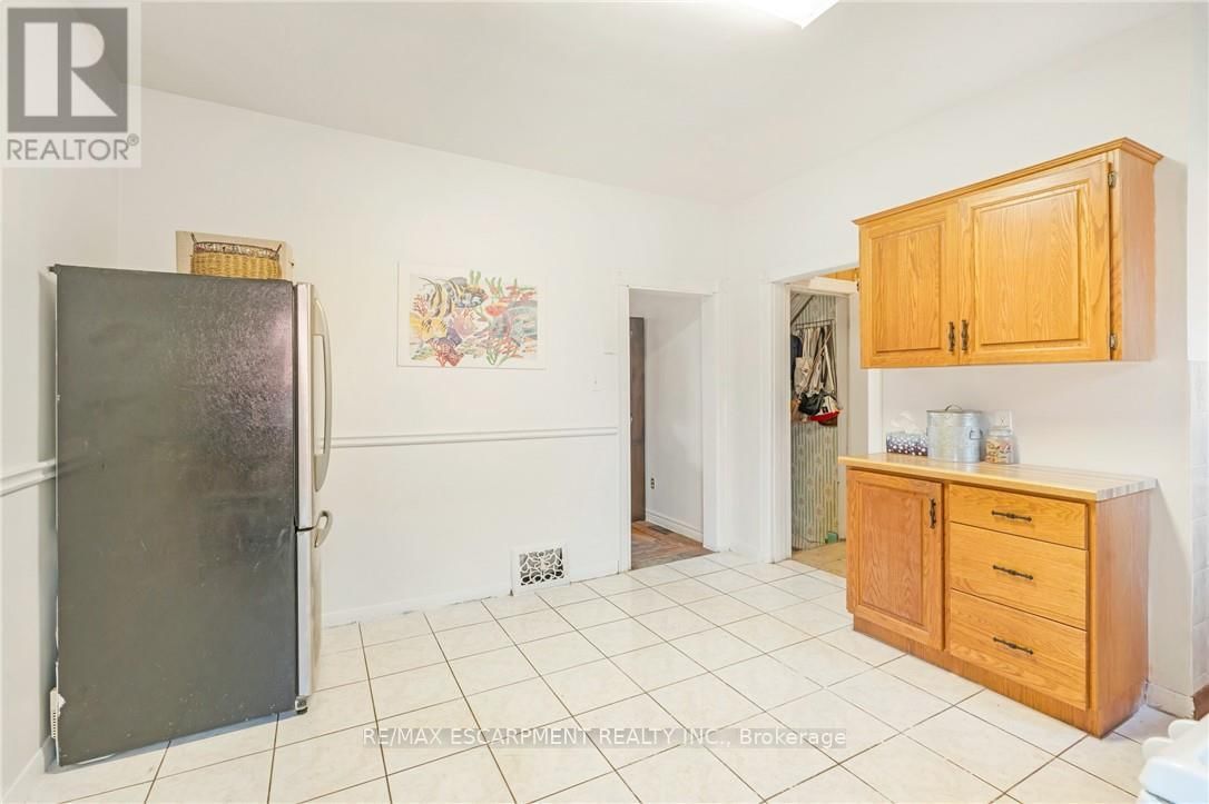 528 HUGHSON STREET NORTH Image 10