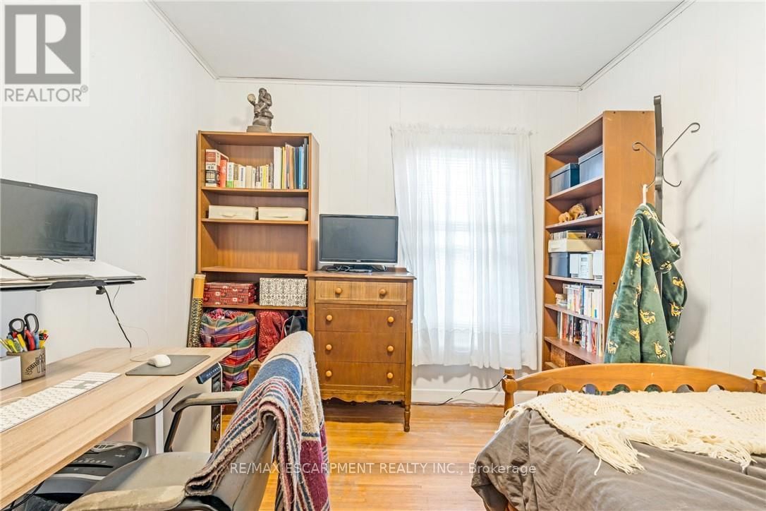 528 HUGHSON STREET NORTH Image 13