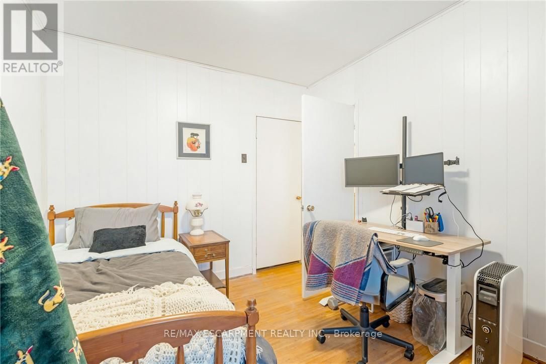 528 HUGHSON STREET NORTH Image 14