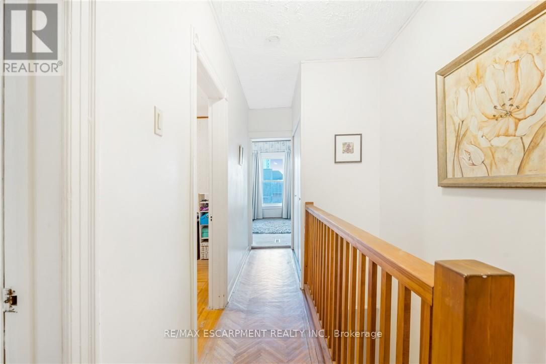528 HUGHSON STREET NORTH Image 15