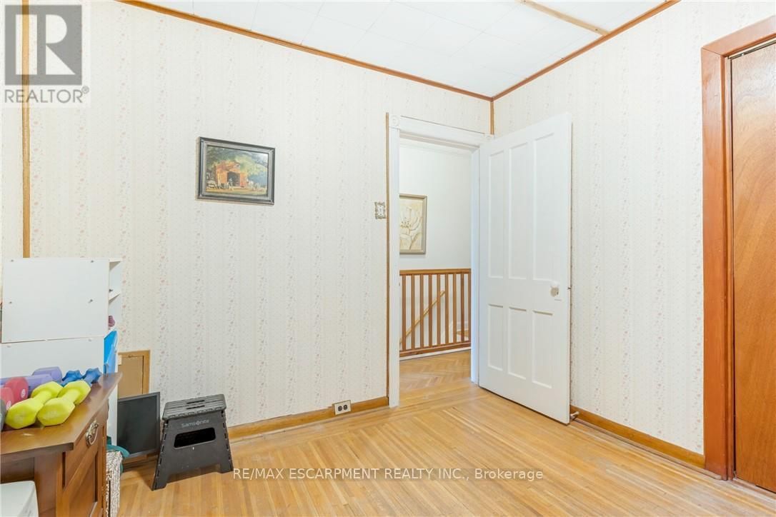 528 HUGHSON STREET NORTH Image 17