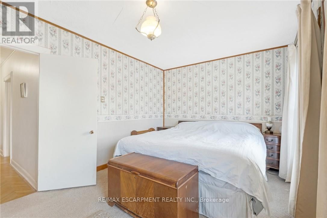 528 HUGHSON STREET NORTH Image 18