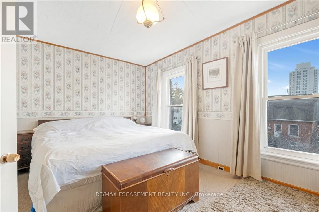 528 HUGHSON STREET NORTH Image 19