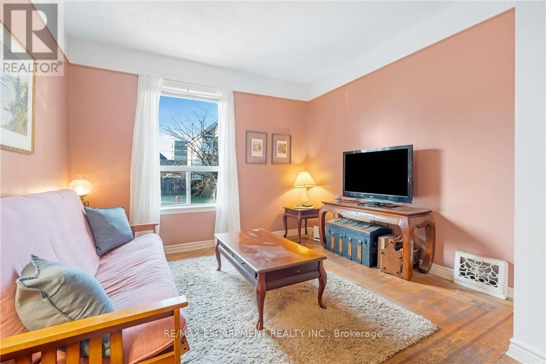 528 HUGHSON STREET NORTH Image 2
