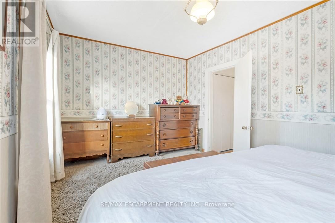 528 HUGHSON STREET NORTH Image 20