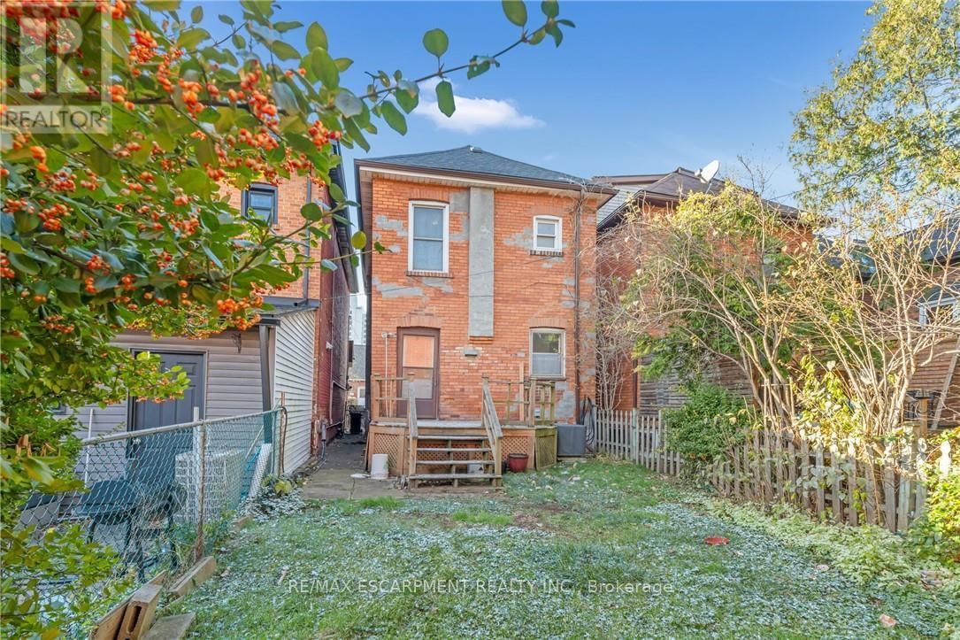 528 HUGHSON STREET NORTH Image 22