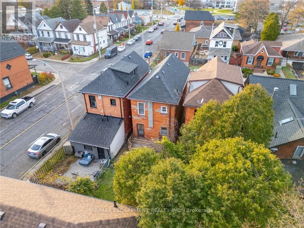 528 HUGHSON STREET NORTH Image 24