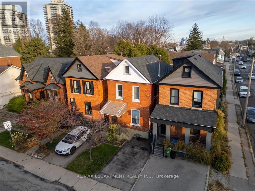 528 HUGHSON STREET NORTH Image 26