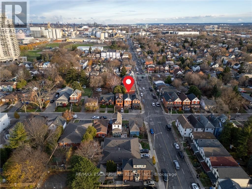 528 HUGHSON STREET NORTH Image 27