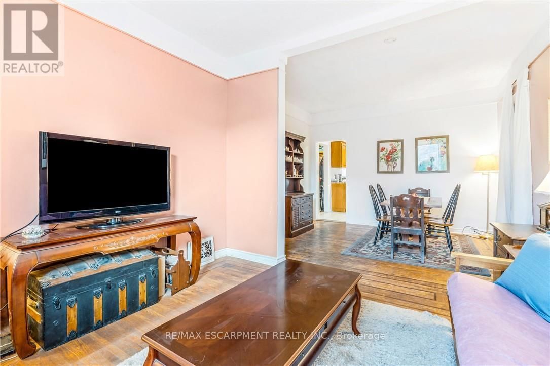 528 HUGHSON STREET NORTH Image 3