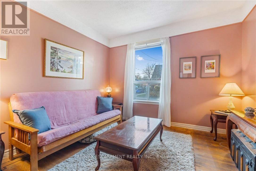 528 HUGHSON STREET NORTH Image 4