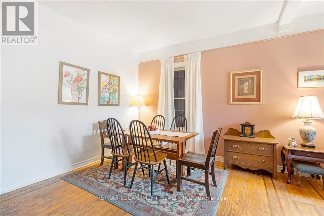 528 HUGHSON STREET NORTH Image 5