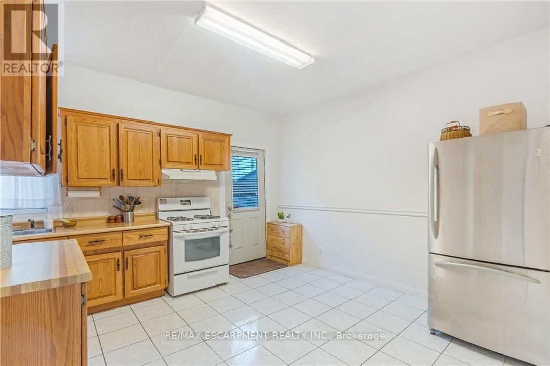 528 HUGHSON STREET NORTH Image 7