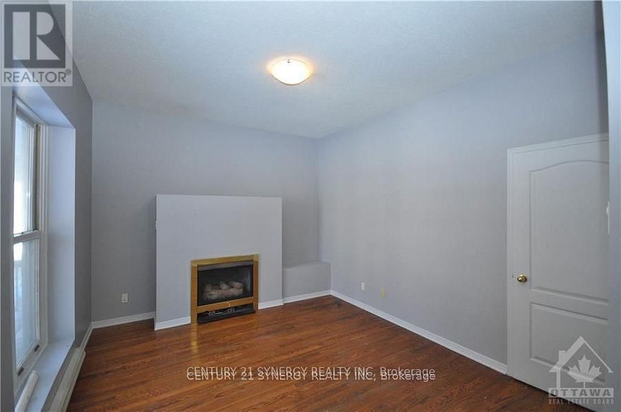 6 - 450 MACLAREN STREET Image 11