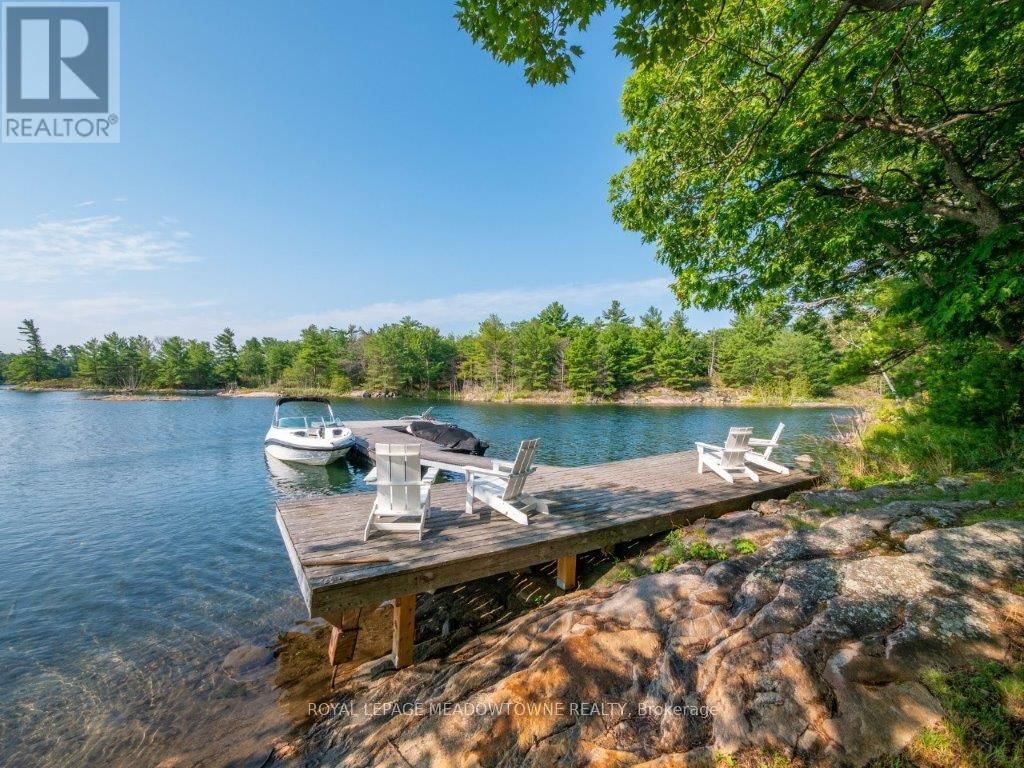 460 ISLAND Image 1