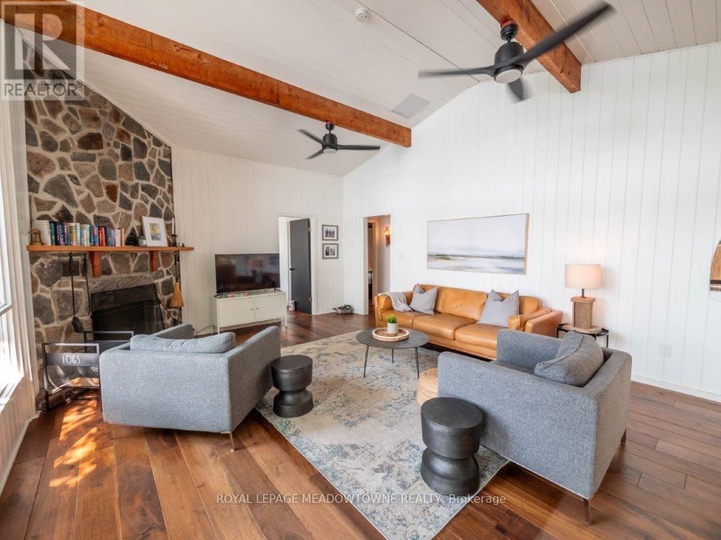 460 ISLAND Image 11