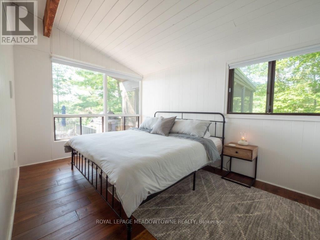460 ISLAND Image 12