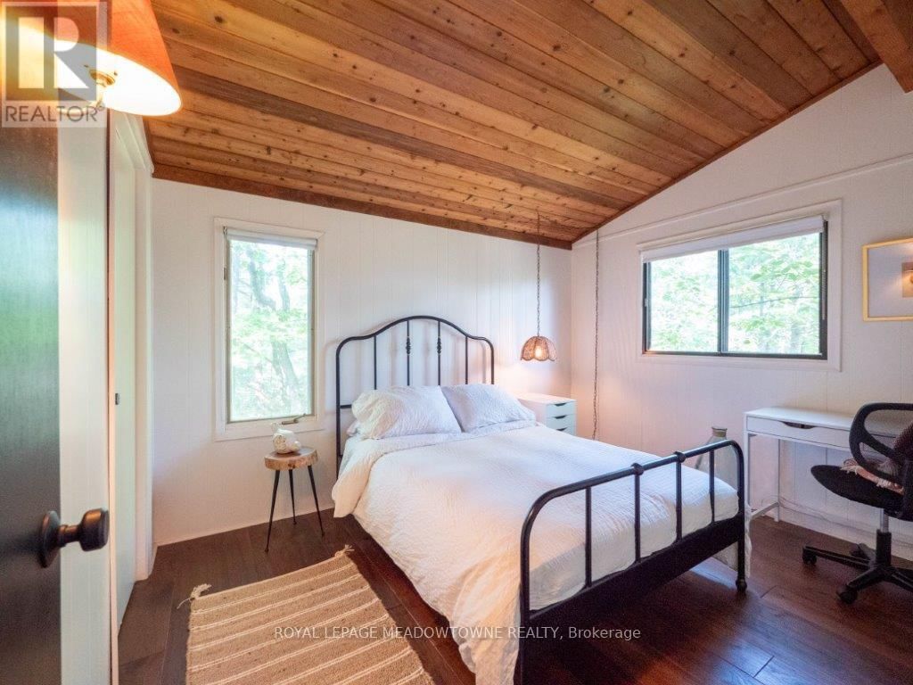 460 ISLAND Image 13