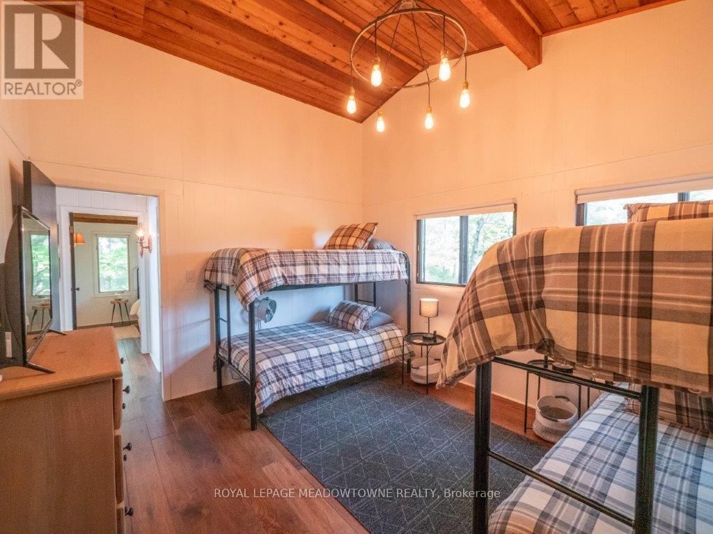 460 ISLAND Image 14