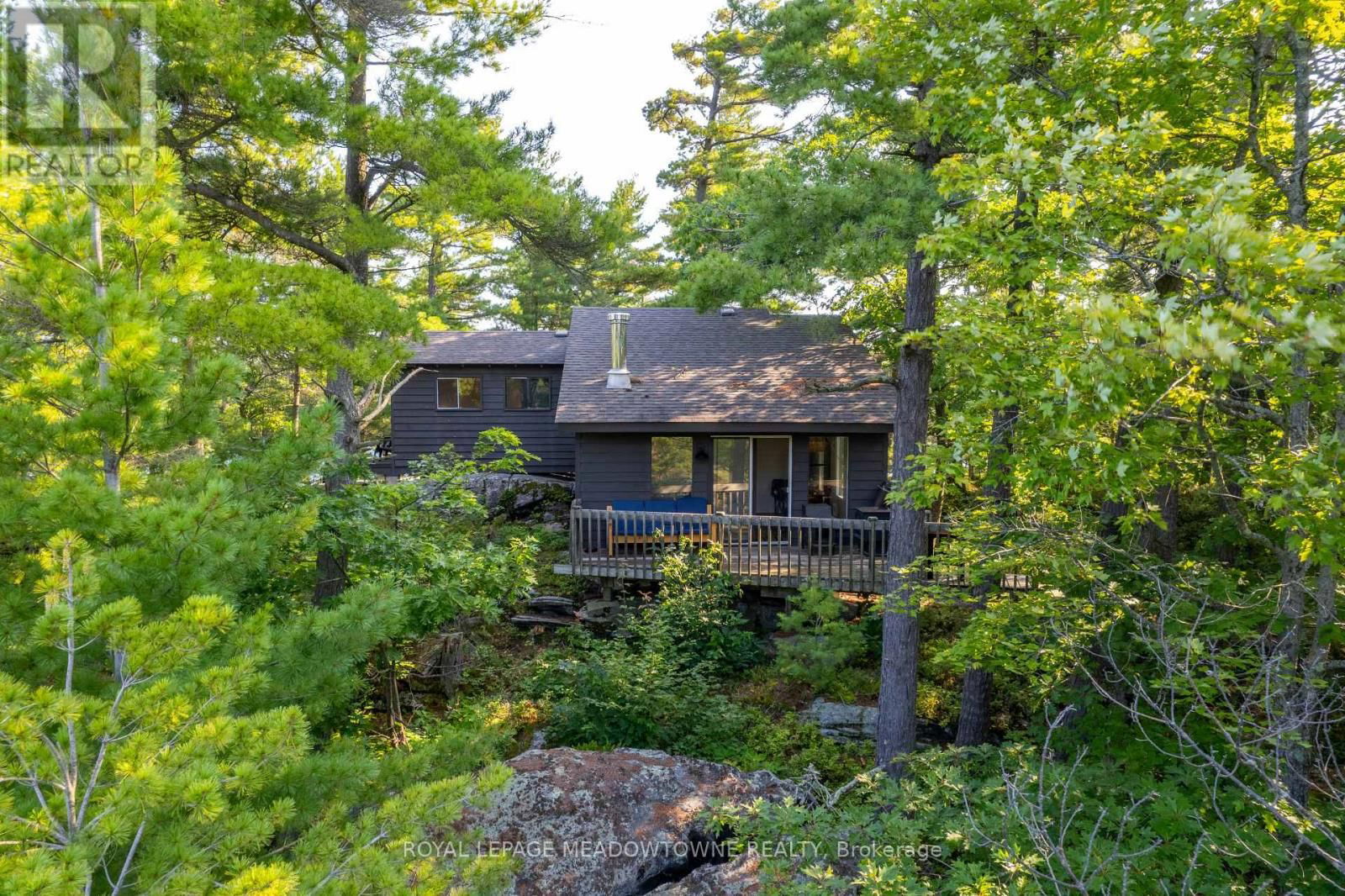 460 ISLAND Image 18
