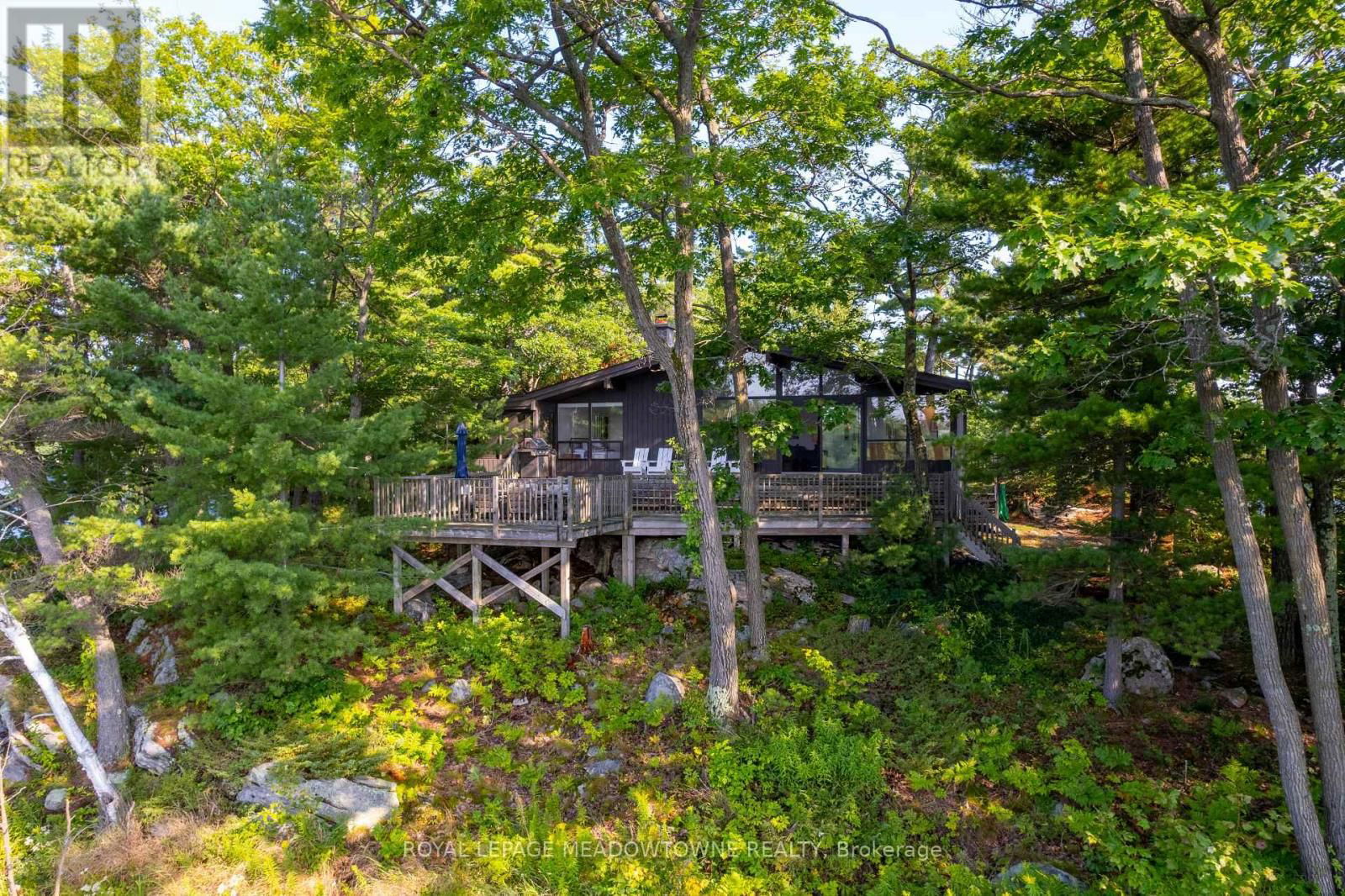 460 ISLAND Image 2