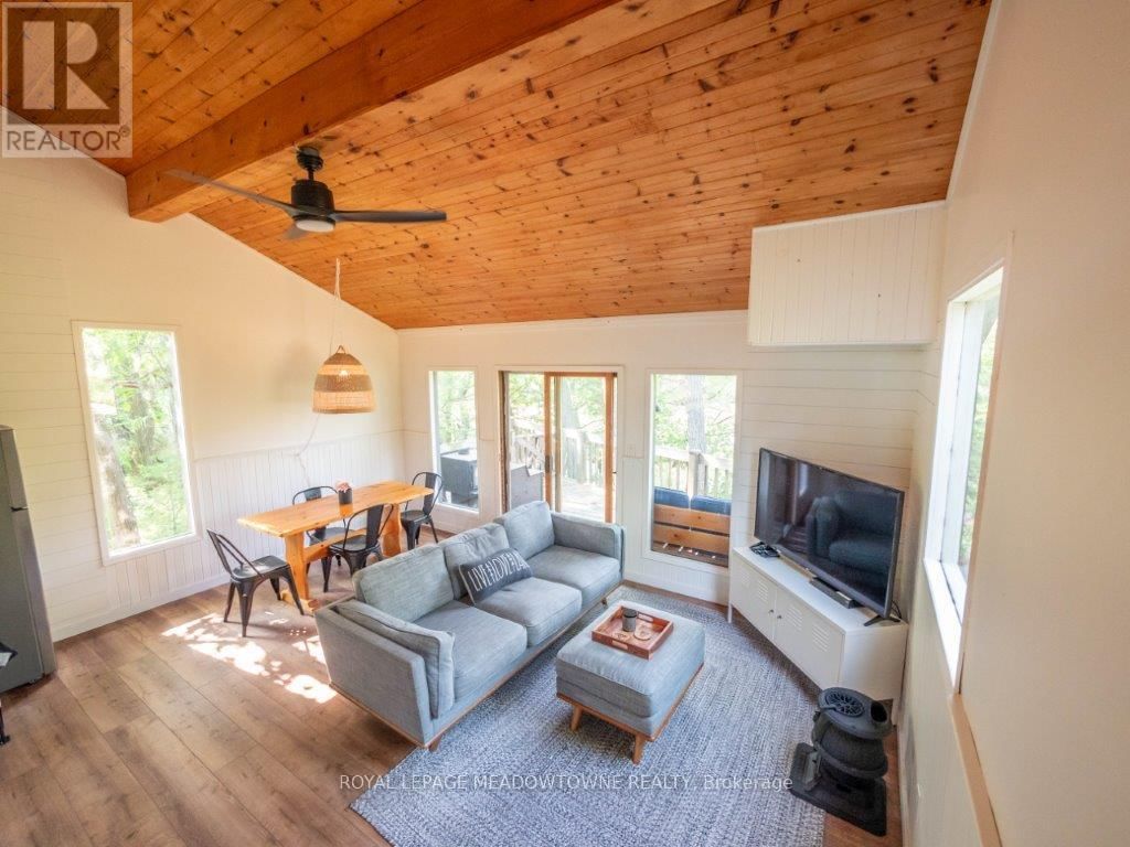 460 ISLAND Image 20