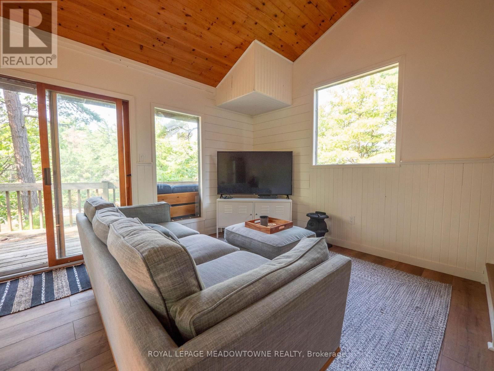 460 ISLAND Image 21