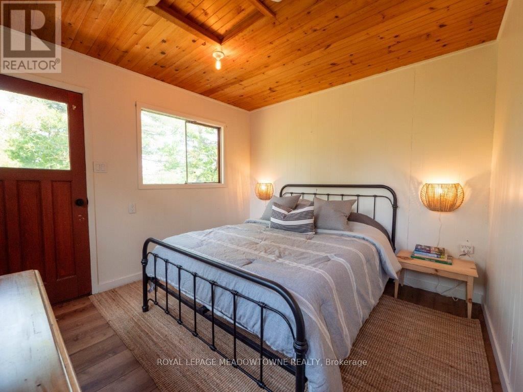 460 ISLAND Image 22