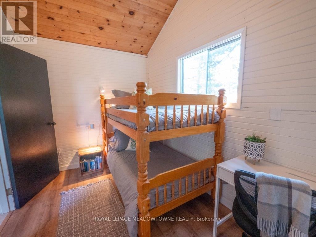 460 ISLAND Image 23