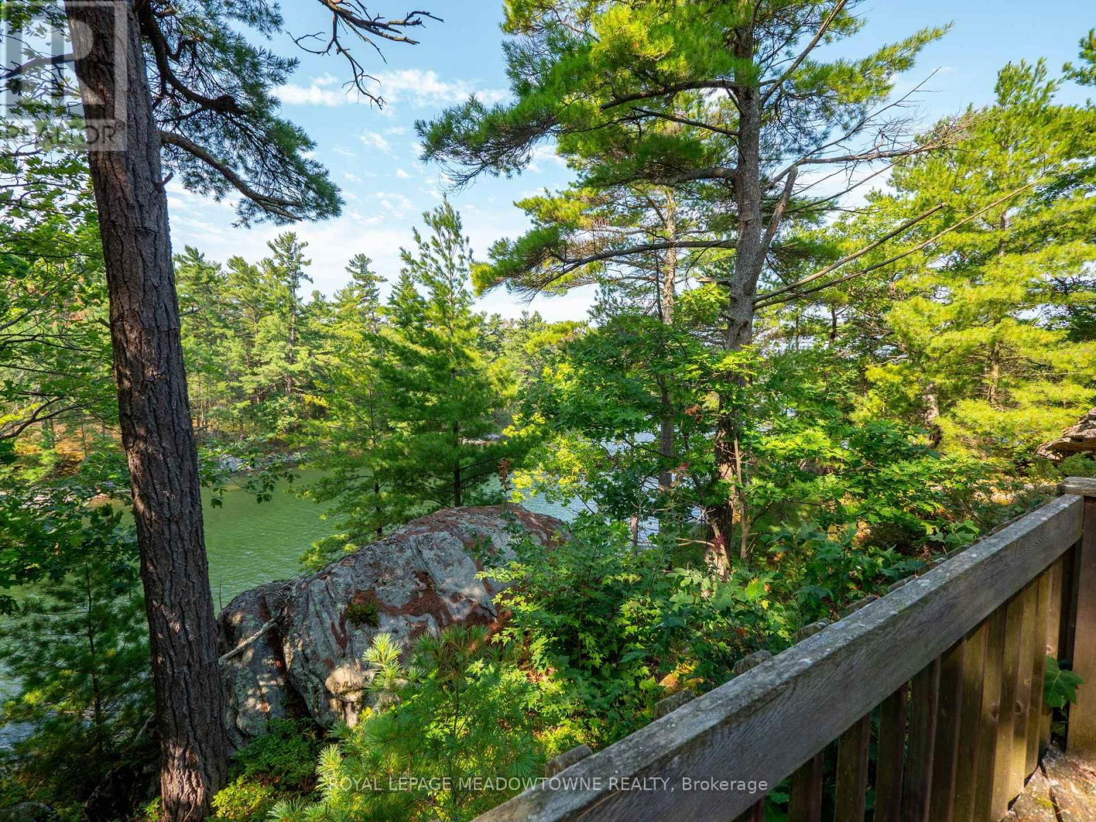 460 ISLAND Image 25