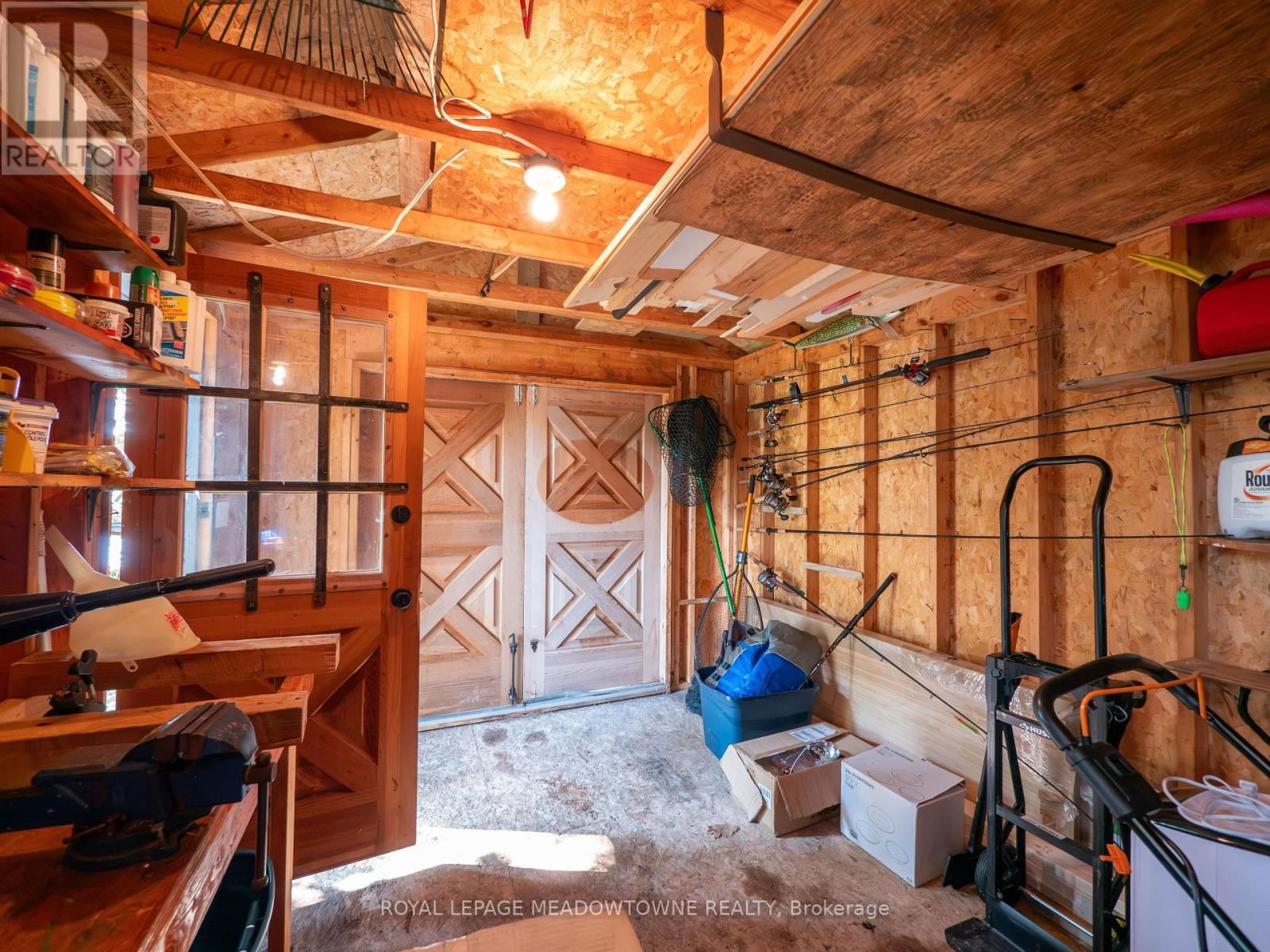 460 ISLAND Image 29