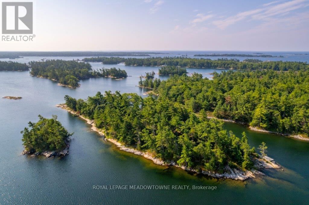 460 ISLAND Image 32