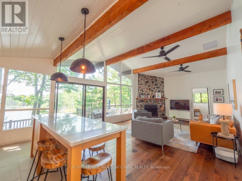 460 ISLAND Image 5