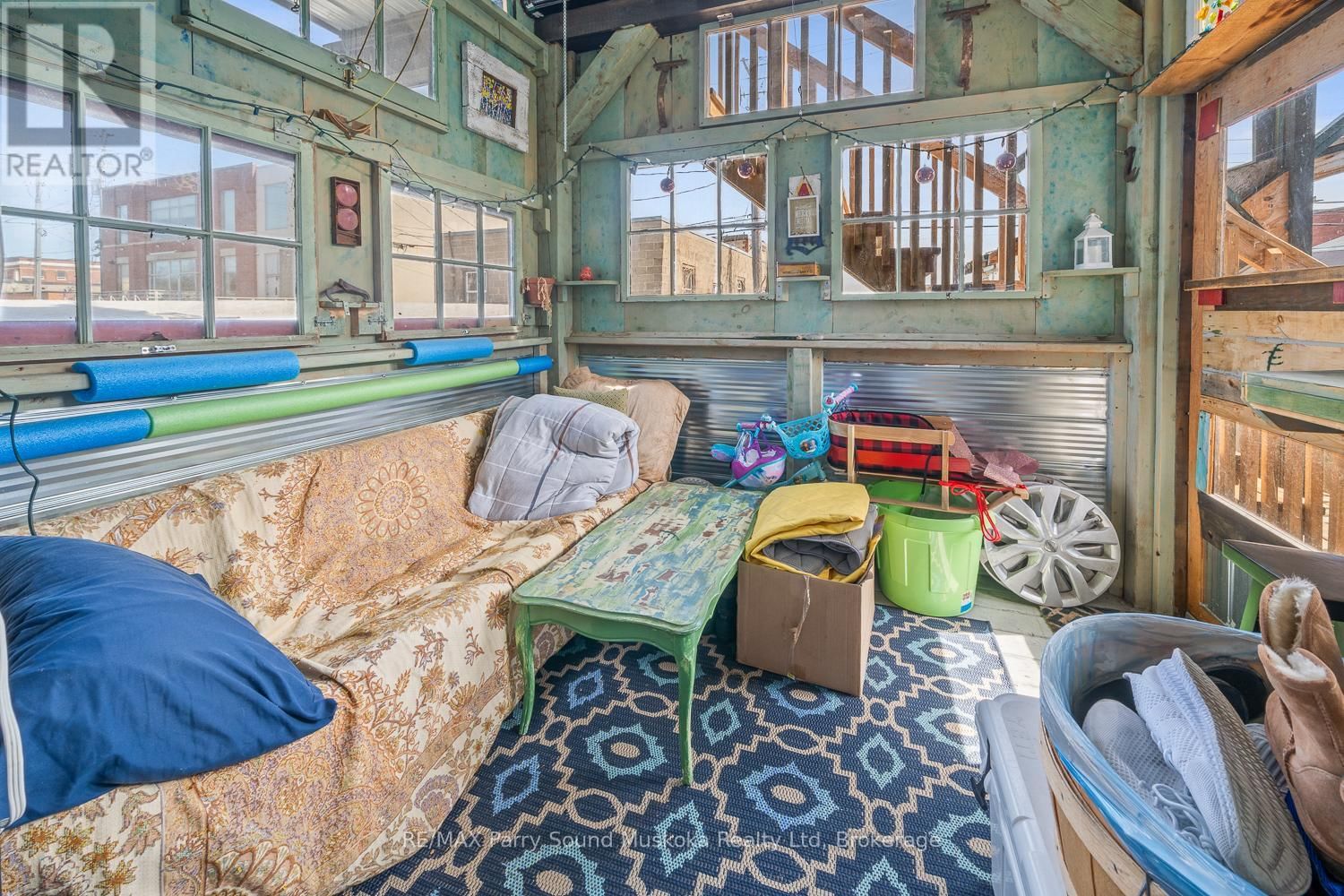 47 GIBSON STREET Image 24