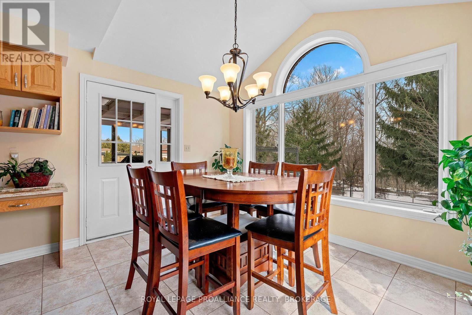 254 FRIARHILL CRESCENT Image 11
