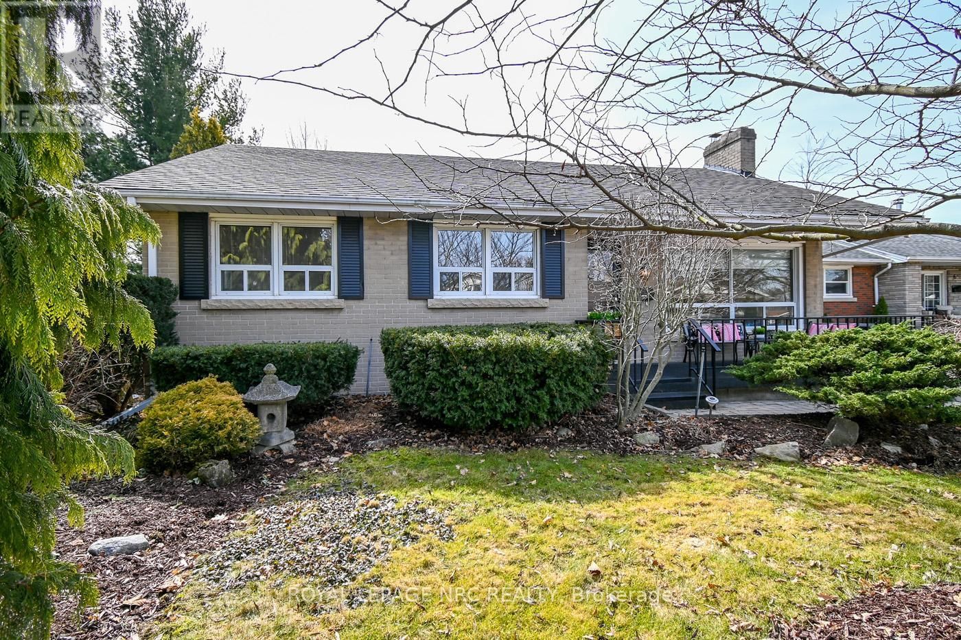 8 MACBETH BOULEVARD Image 1