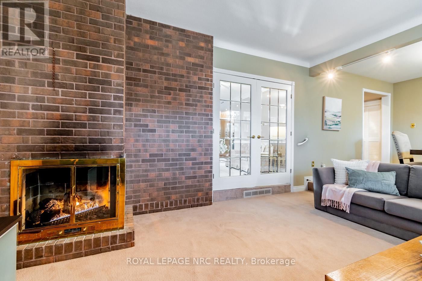 8 MACBETH BOULEVARD Image 13