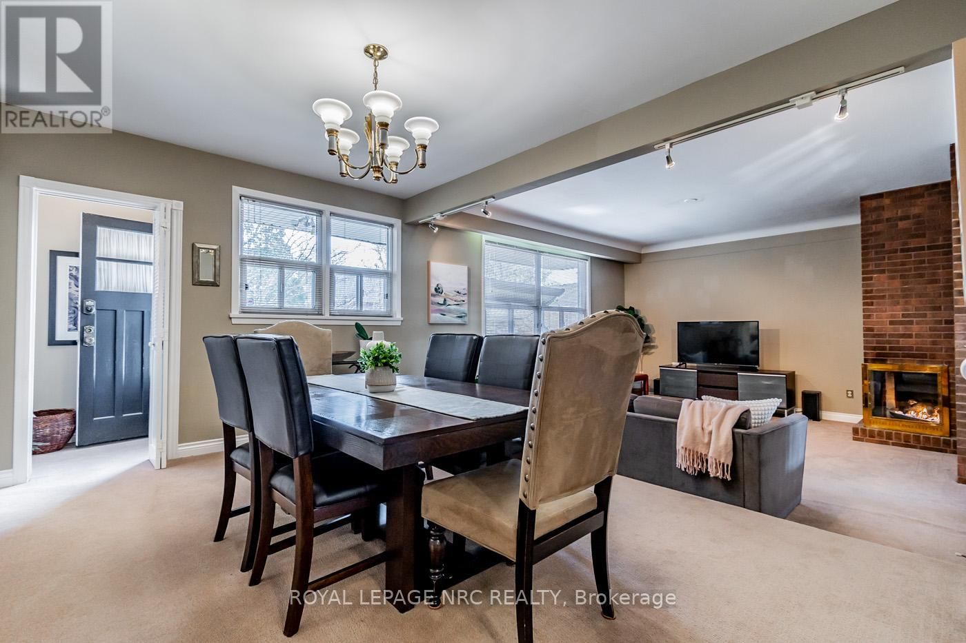 8 MACBETH BOULEVARD Image 17