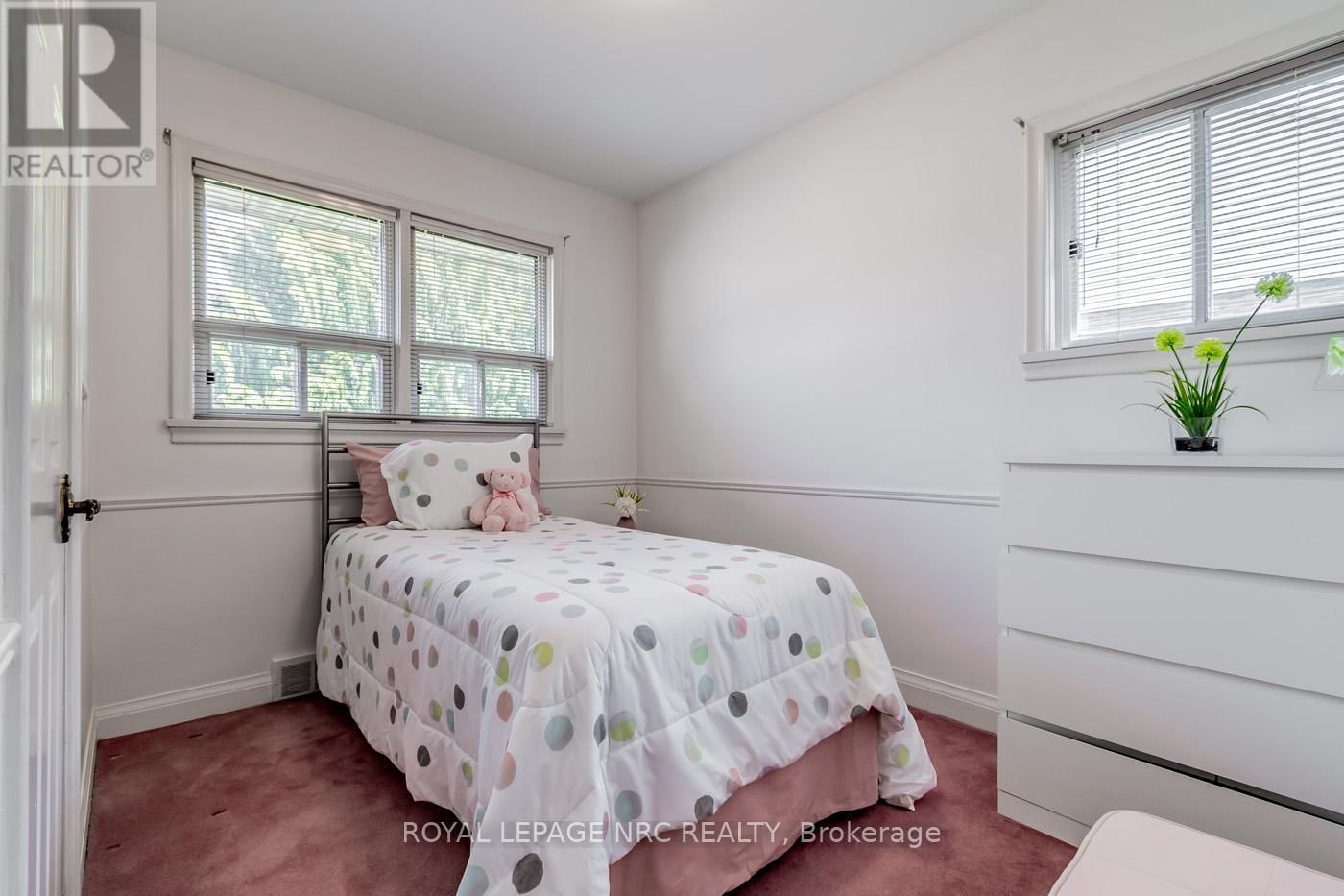 8 MACBETH BOULEVARD Image 23